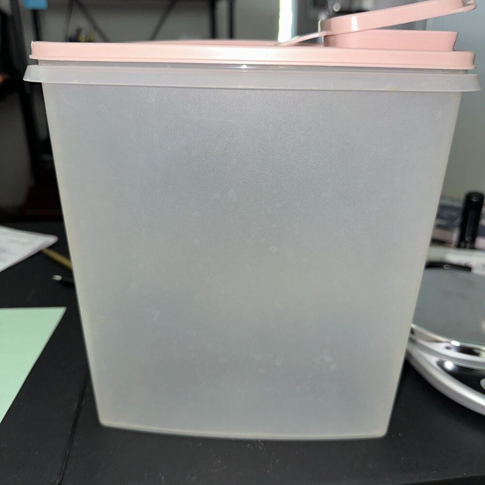 tupperware cereal keeper Pink Snap On Lid With Spout